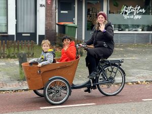 Bakfiets with miss Katie